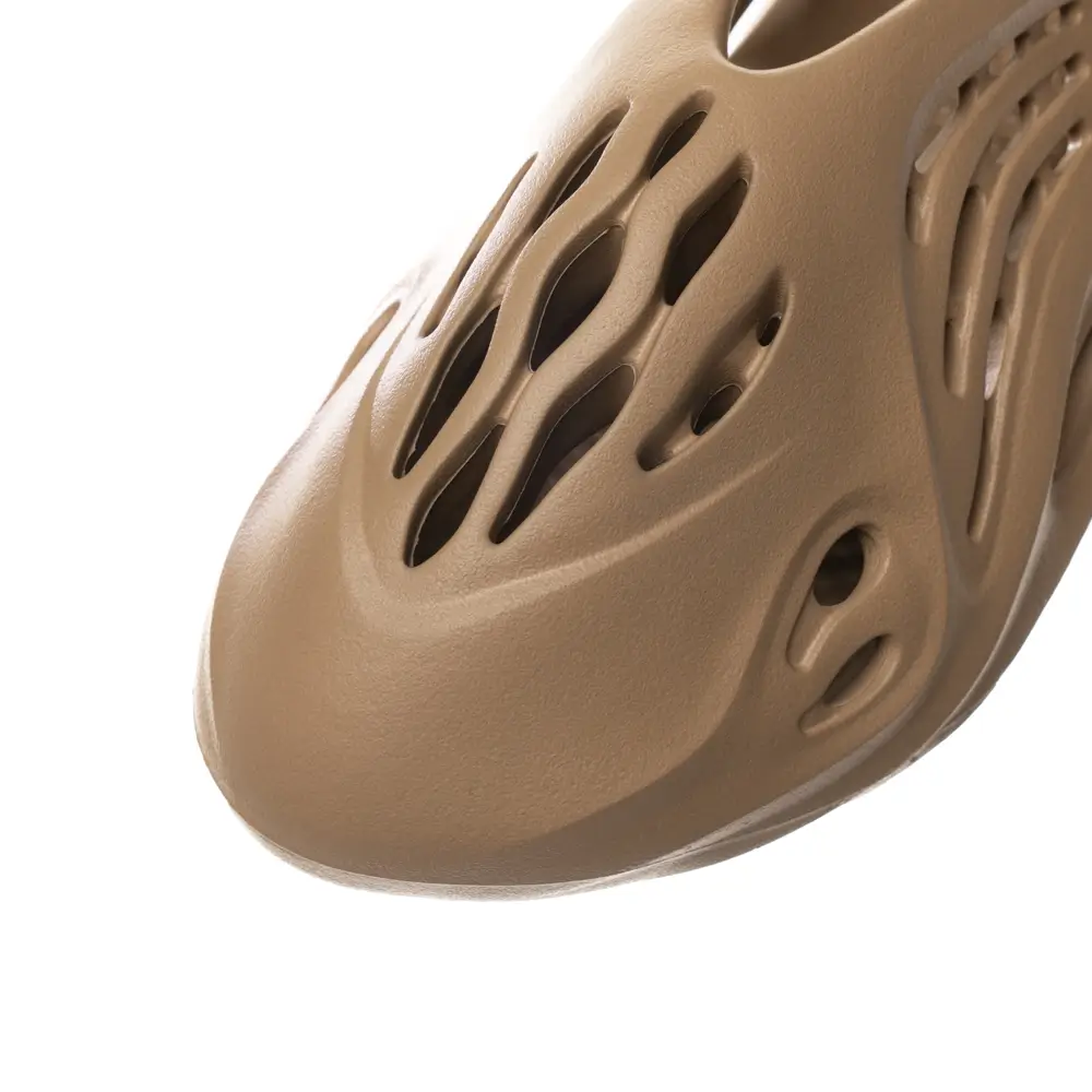 Yeezy Foam Runner Clay Taupe 3 Yeezy Foam Runner Clay Taupe - Image 3