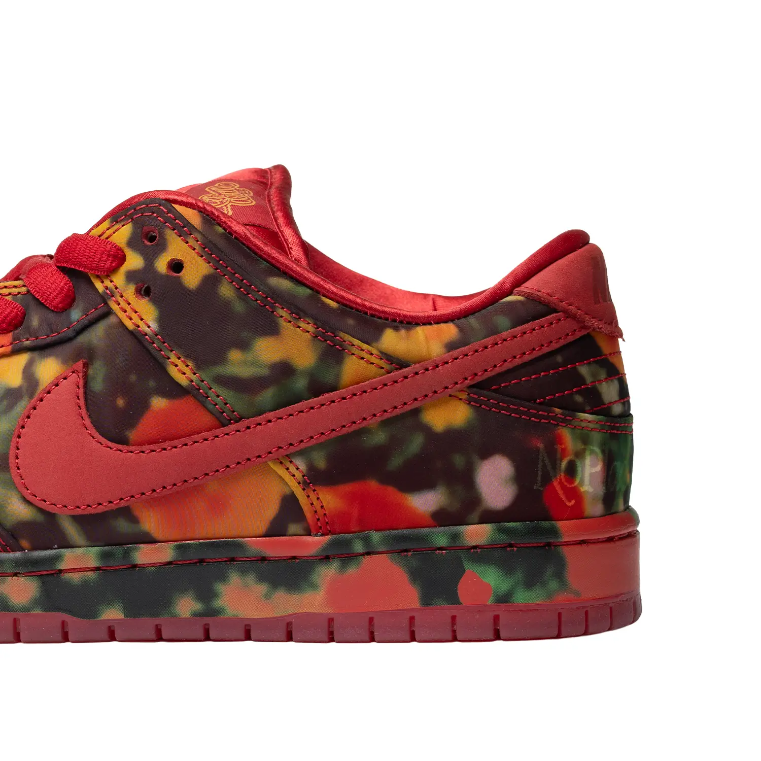 Nike SB Dunk Low The Wizard of Oz Poppy Field 2 Nike SB Dunk Low The Wizard of Oz Poppy Field - Image 2