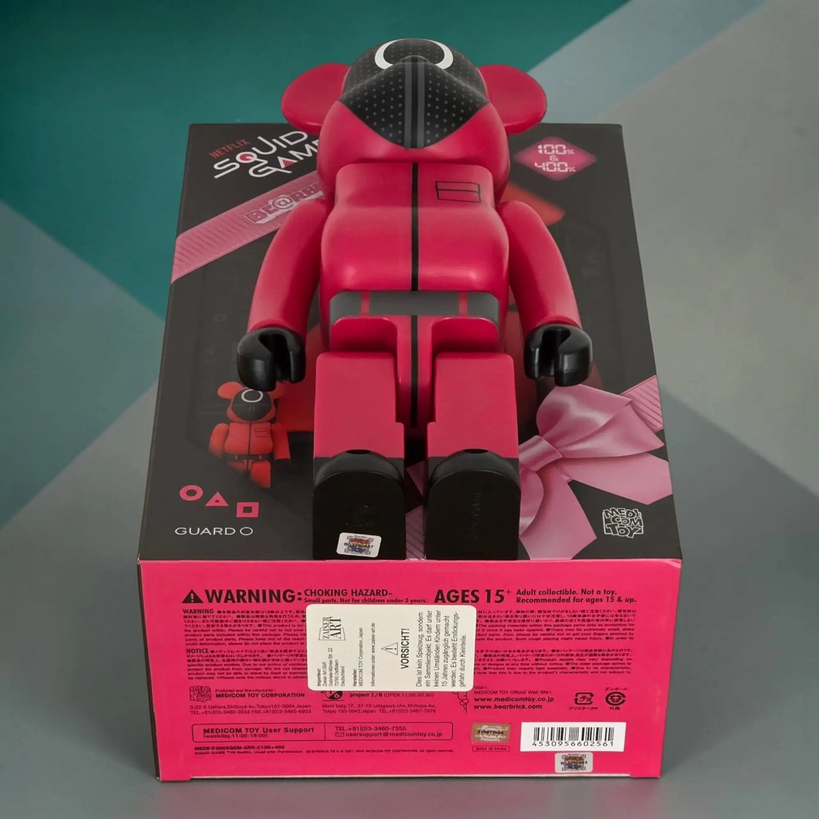 BE@RBRICK Squid Game Guard “Circle” (100%+400%) 4 BE@RBRICK Squid Game Guard “Circle” (100%+400%) - Image 4